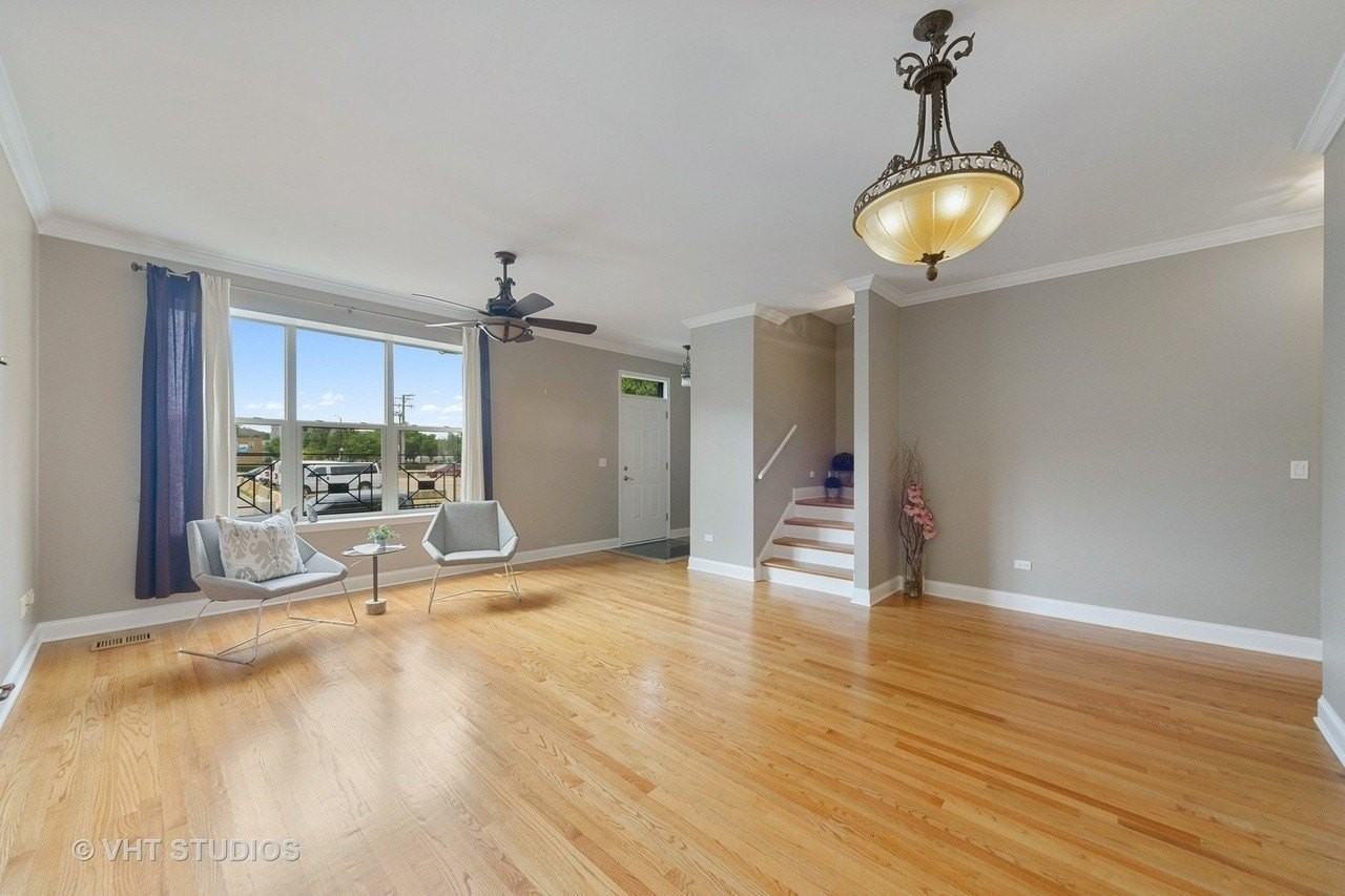 2042 W Warren Blvd - Photo 4 of 34