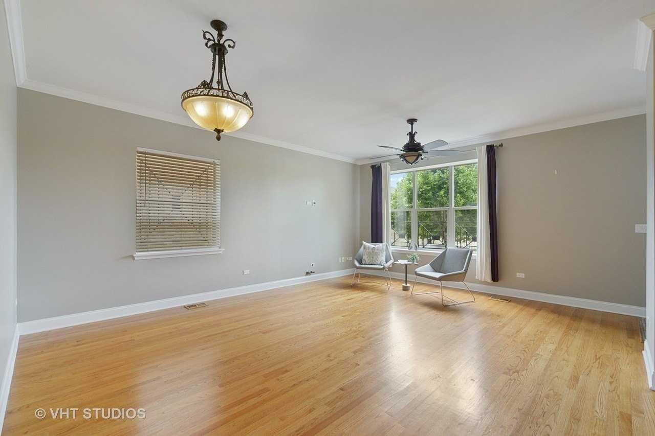 2042 W Warren Blvd - Photo 5 of 34