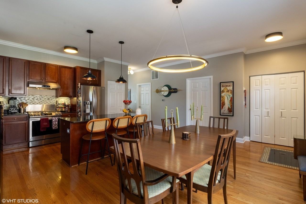 2042 W Warren Blvd - Photo 6 of 34