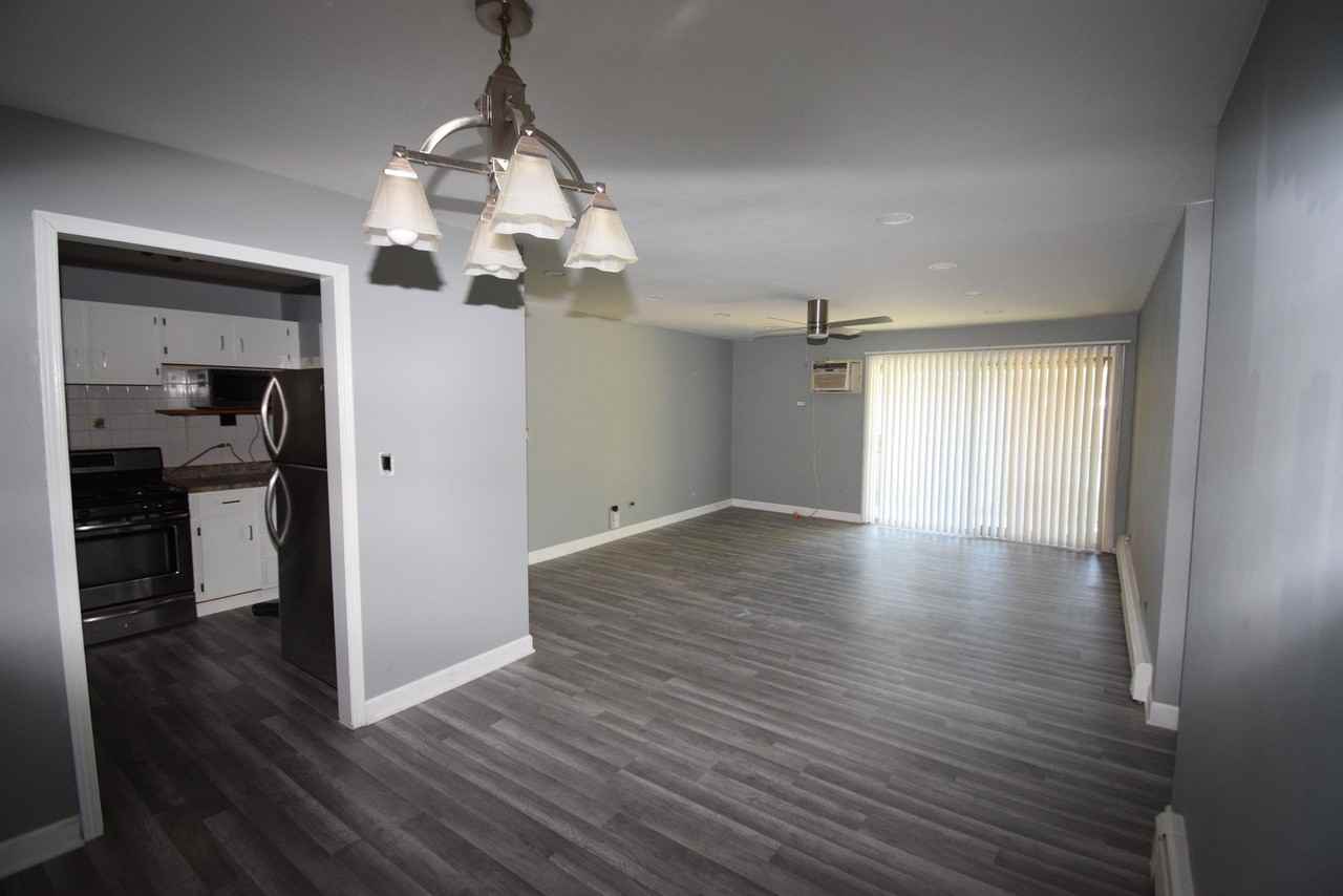 9S120 Lake Dr Apt 201 #201 - Photo 5 of 17