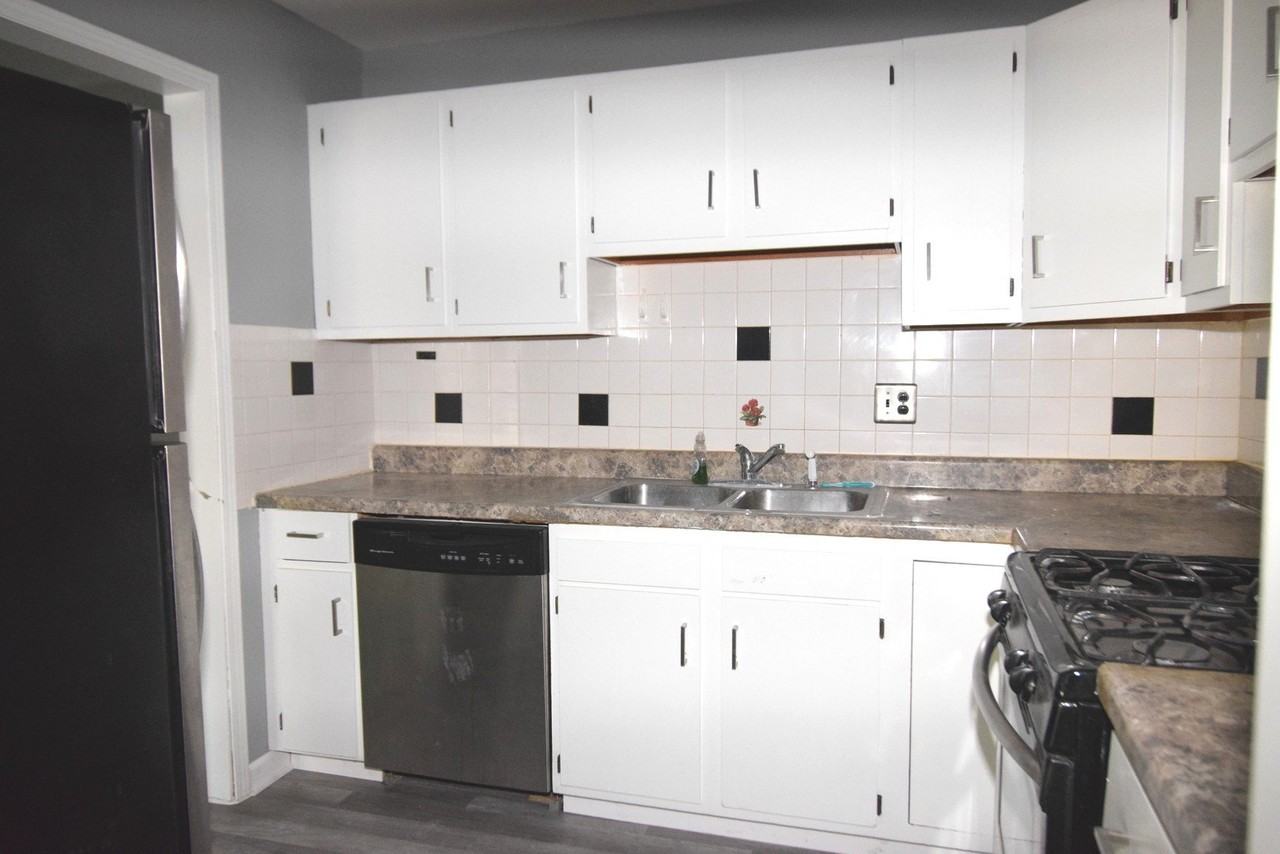 9S120 Lake Dr Apt 201 #201 - Photo 6 of 17