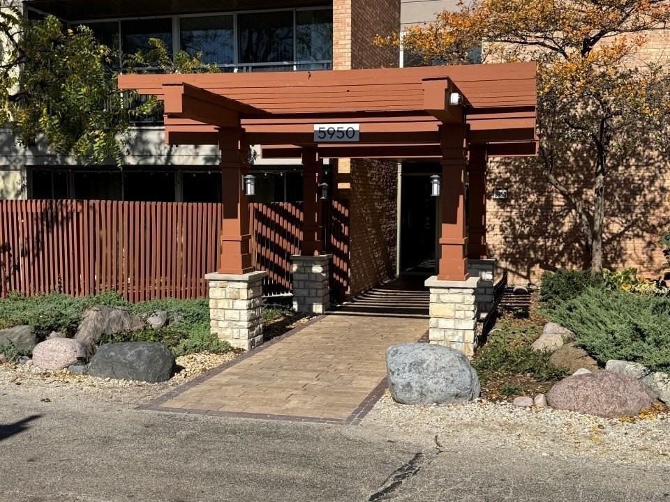 5950 Oakwood Dr Apt 4c #4C - Photo 2 of 15