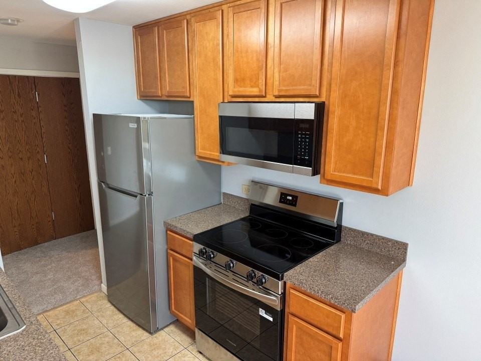 5950 Oakwood Dr Apt 4c #4C - Photo 3 of 15