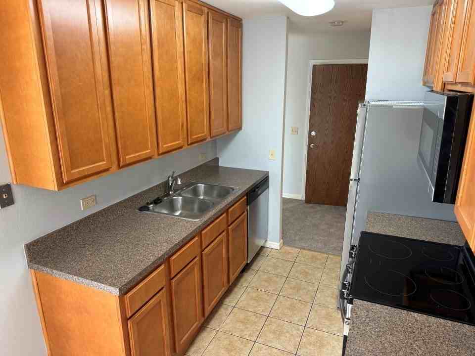 5950 Oakwood Dr Apt 4c #4C - Photo 4 of 15