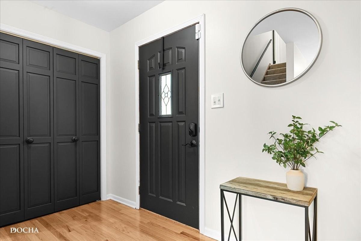 1012 Bainbridge Dr - Photo 2 of 48