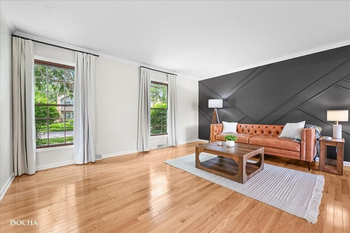 1012 Bainbridge Dr - Photo 4 of 48