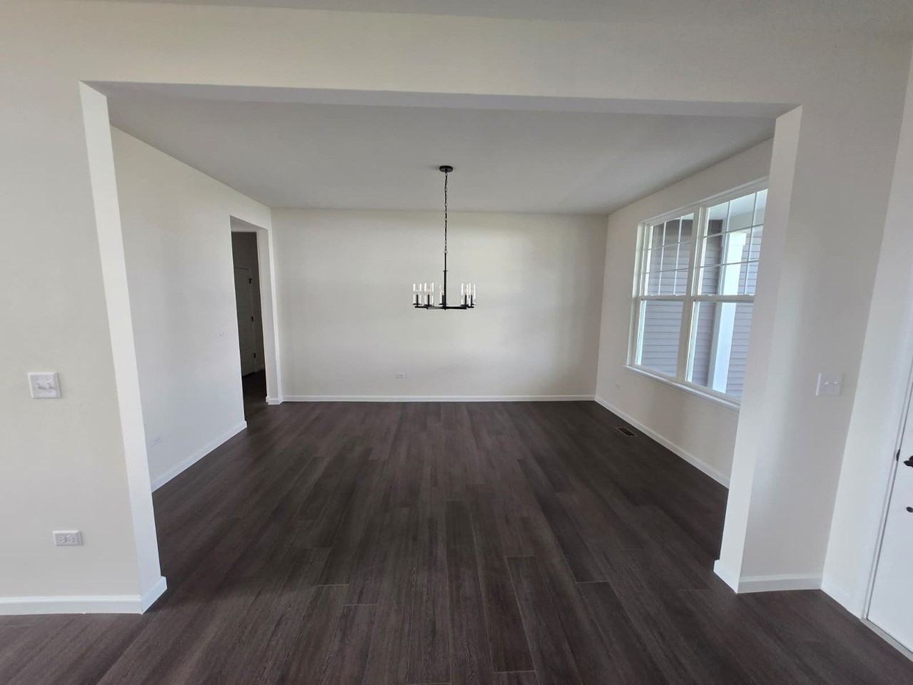 1979 Norwich Ln - Photo 5 of 40