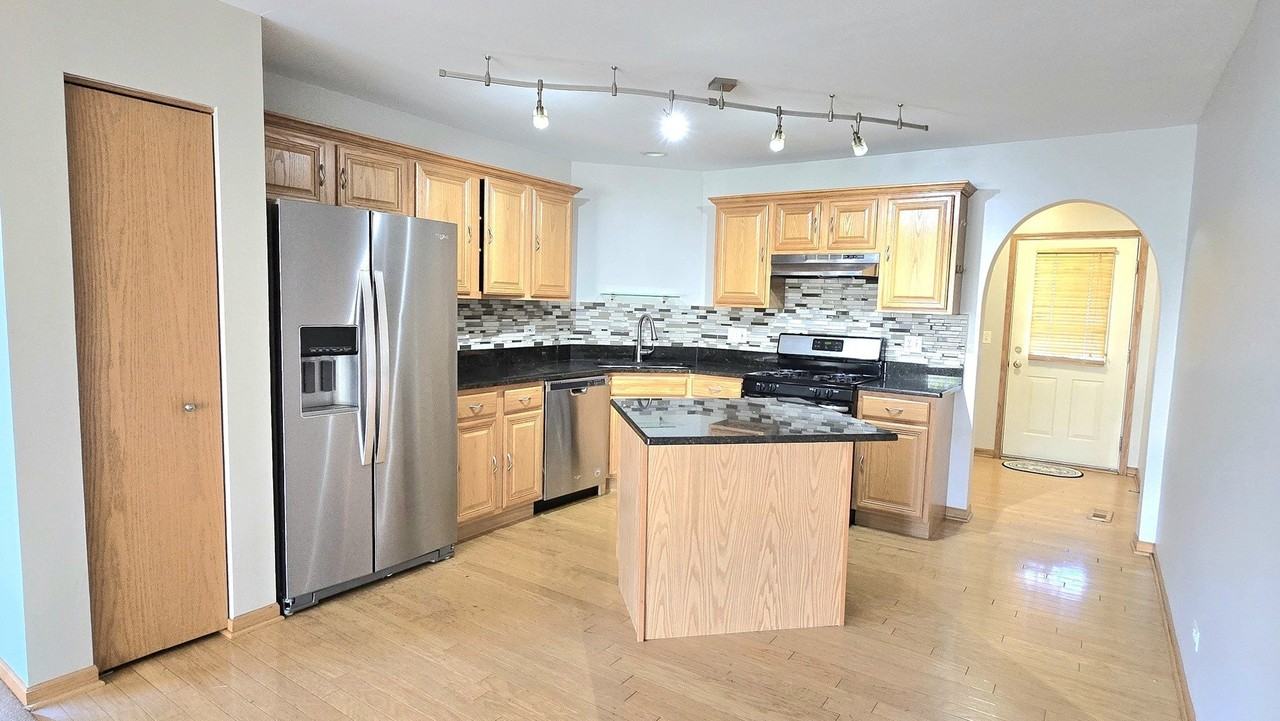 3261 Cool Springs Ct - Photo 4 of 16