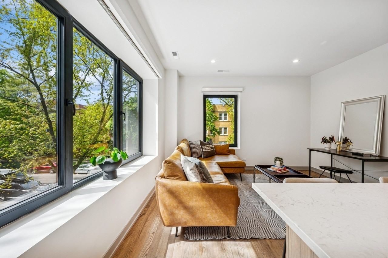 1341 W Estes Ave Apt 3a #3A - Photo 4 of 17