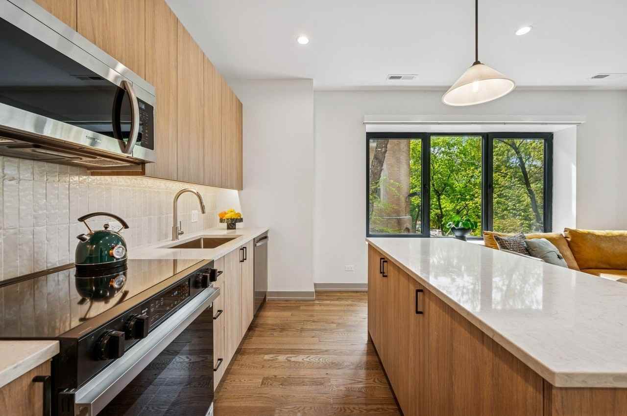 1341 W Estes Ave Apt 3a #3A - Photo 7 of 17