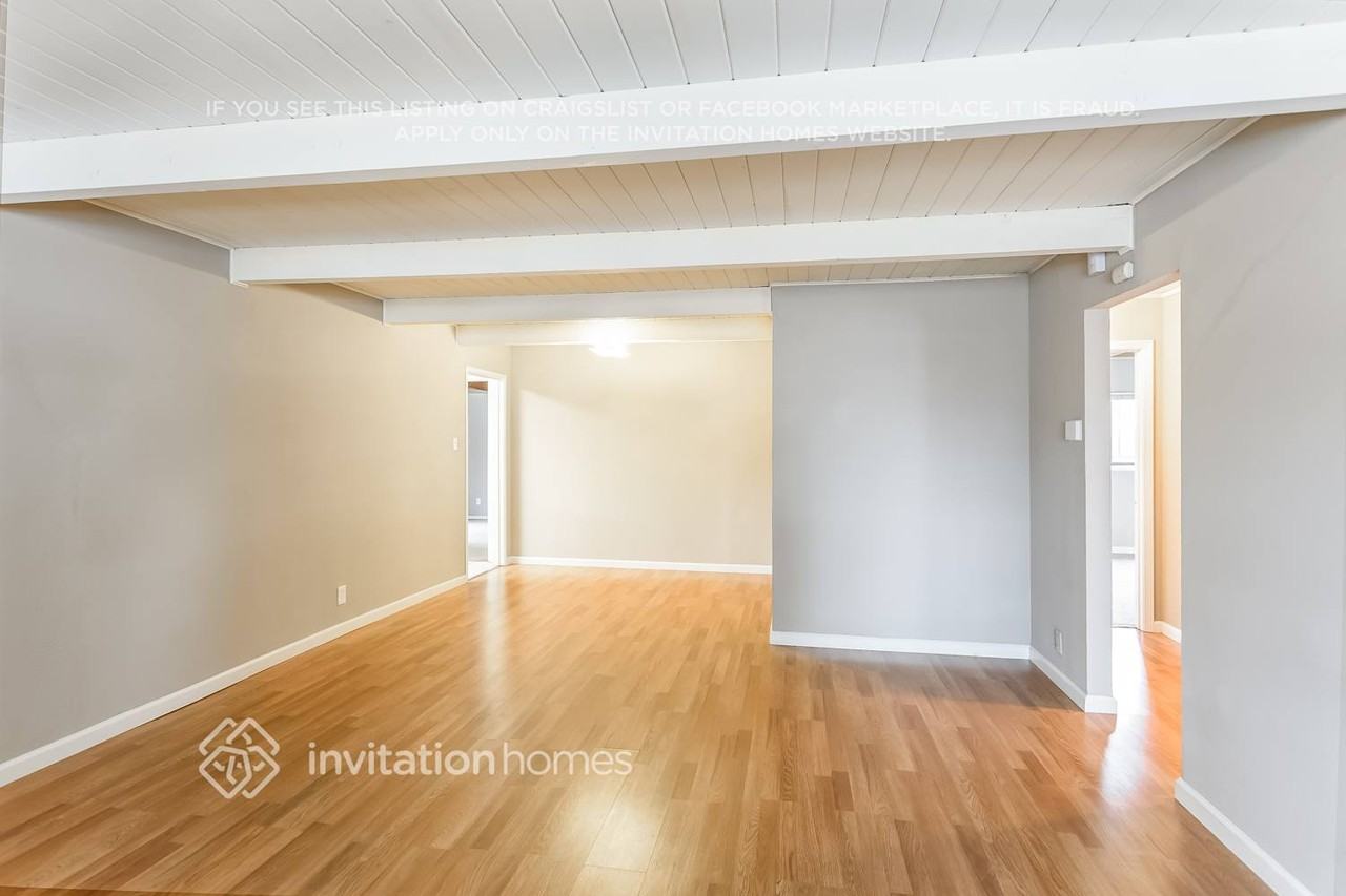 321 Brennan Ct - Photo 2 of 18