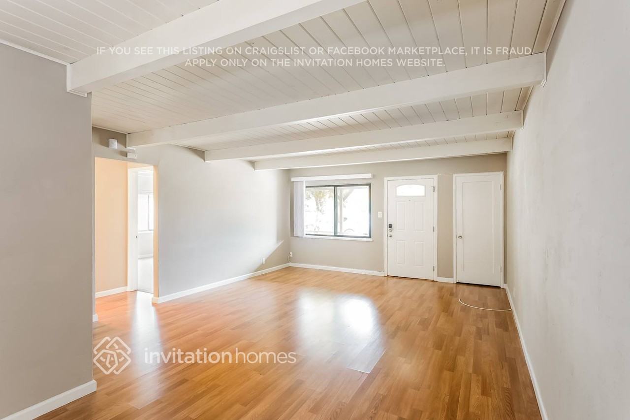 321 Brennan Ct - Photo 3 of 18