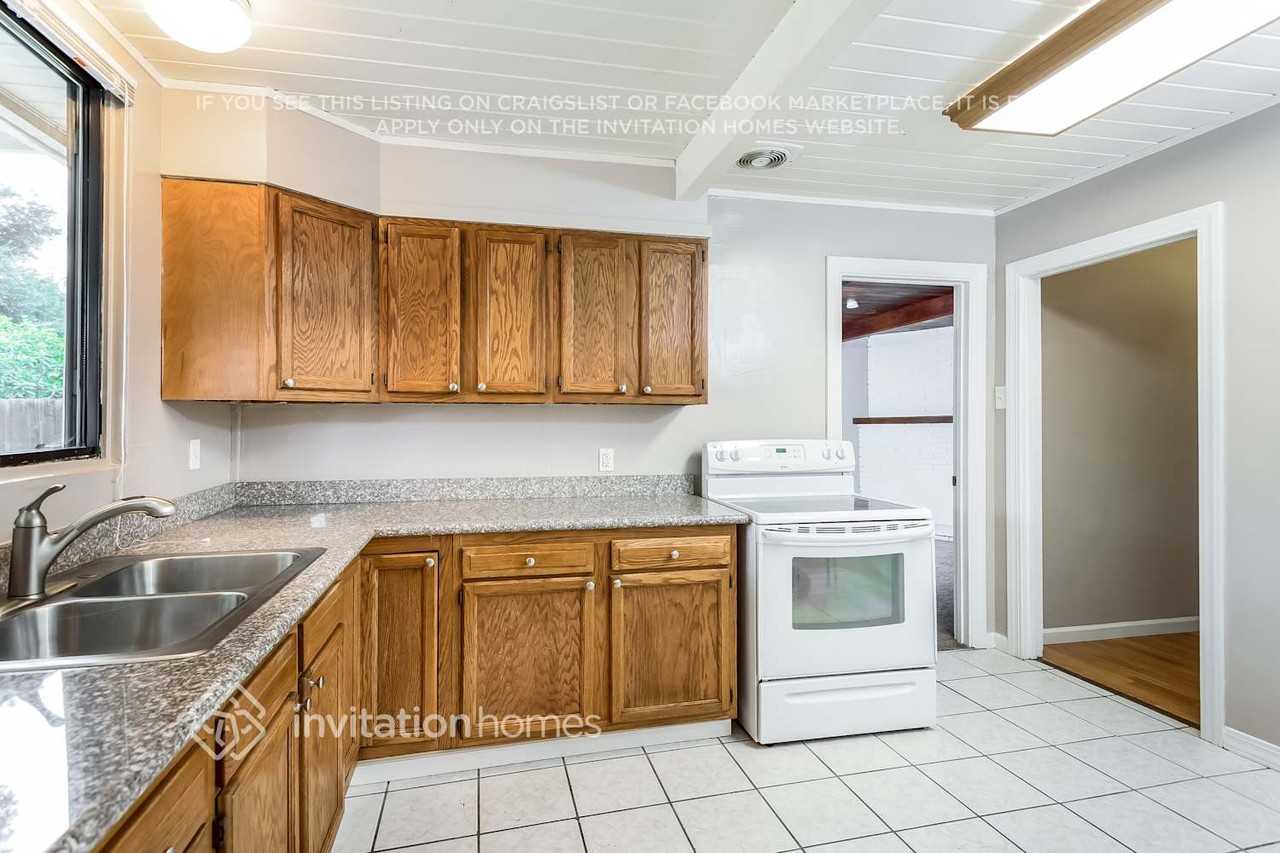 321 Brennan Ct - Photo 6 of 18