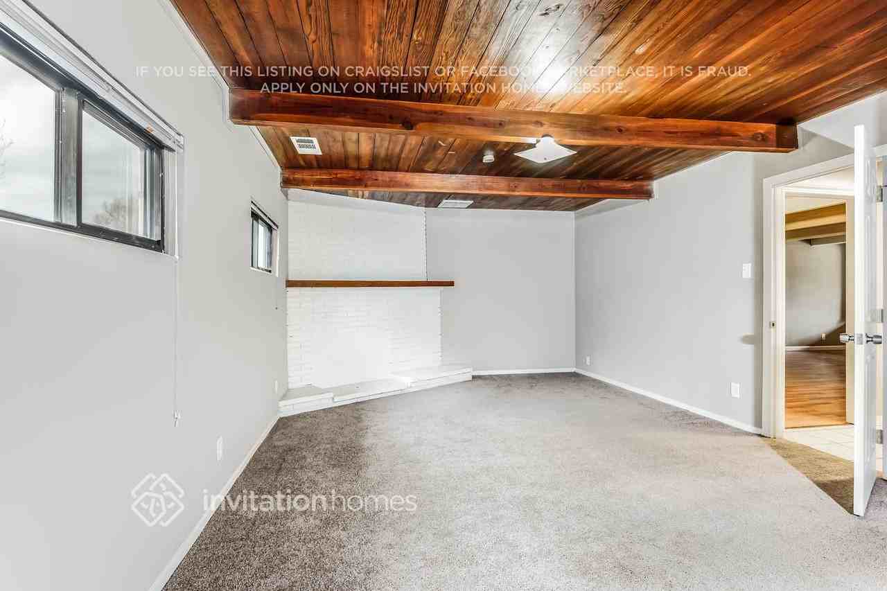 321 Brennan Ct - Photo 7 of 18