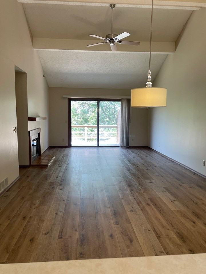 2148 Sunview Dr Unit 2148 #2148 - Photo 2 of 8