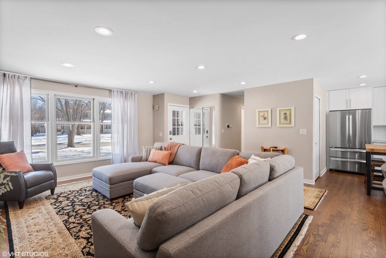 1915 Farmington Ct - Photo 2 of 30