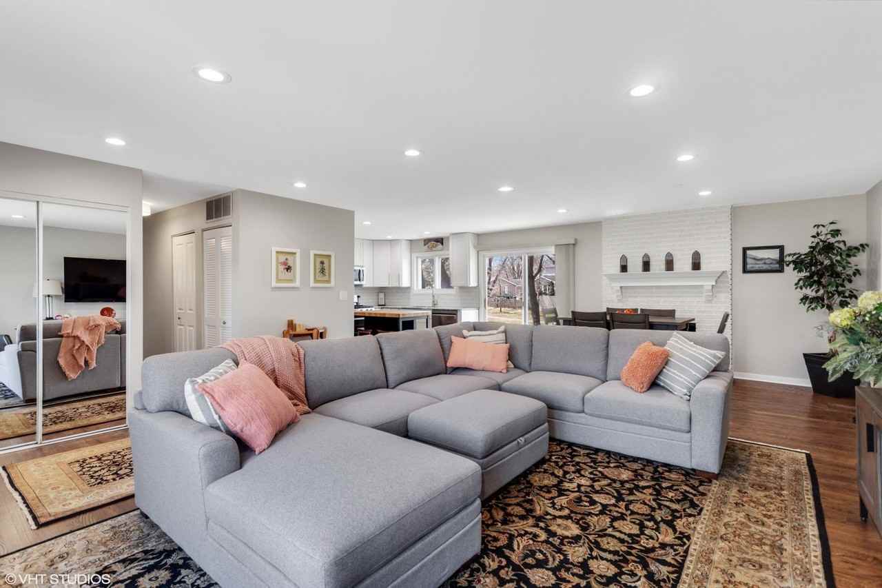 1915 Farmington Ct - Photo 4 of 30