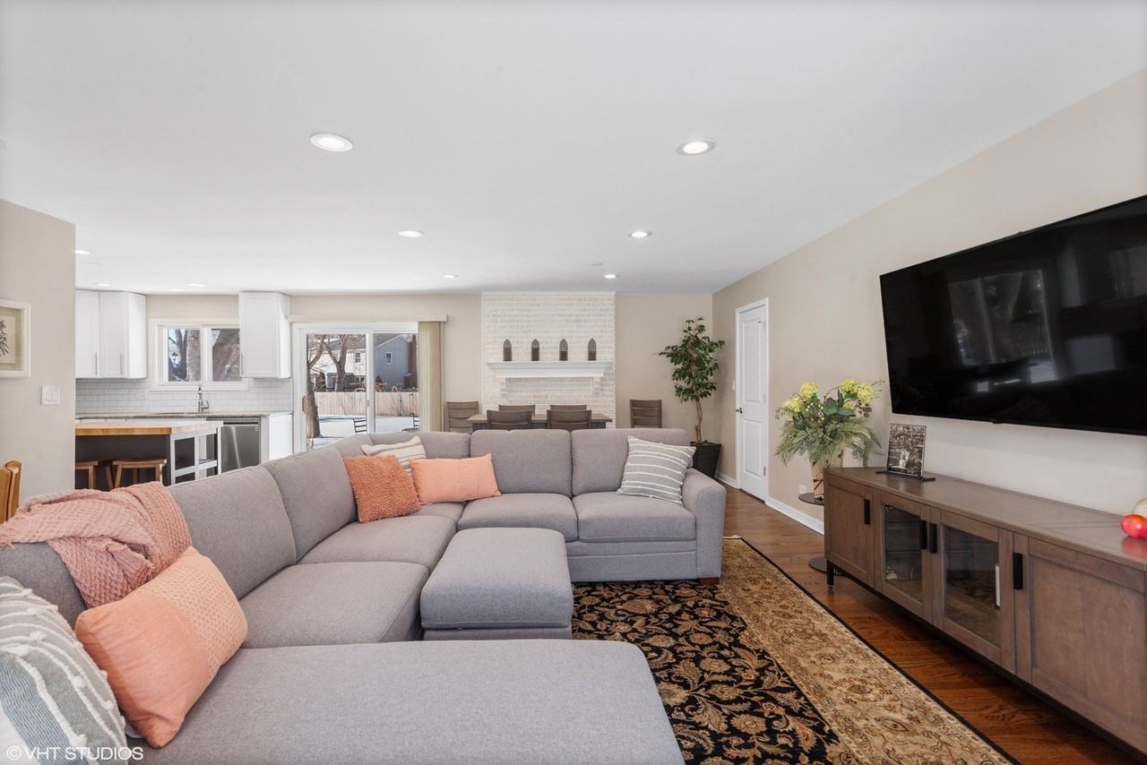 1915 Farmington Ct - Photo 5 of 30