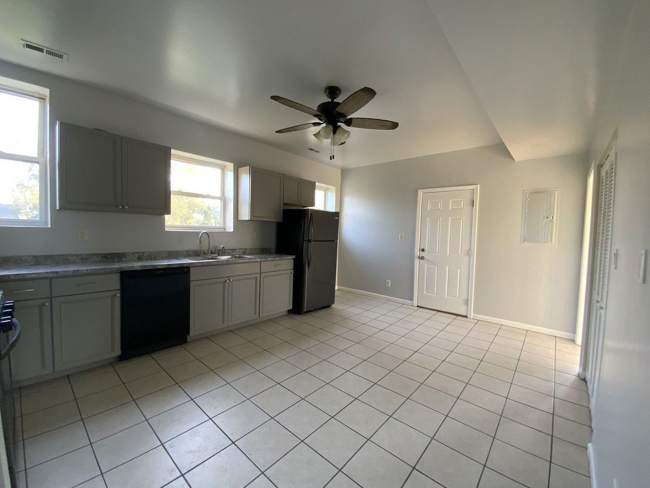 6508 S Morgan St Apt 3 #3 - Photo 3 of 11