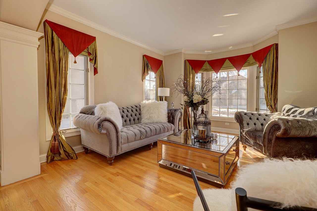 26025 Whispering Woods Cir - Photo 4 of 43