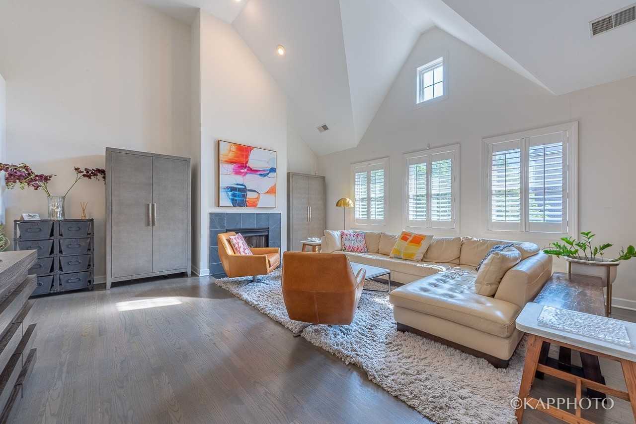 1942 S Prairie Ave Unit 3 #3 - Photo 2 of 10