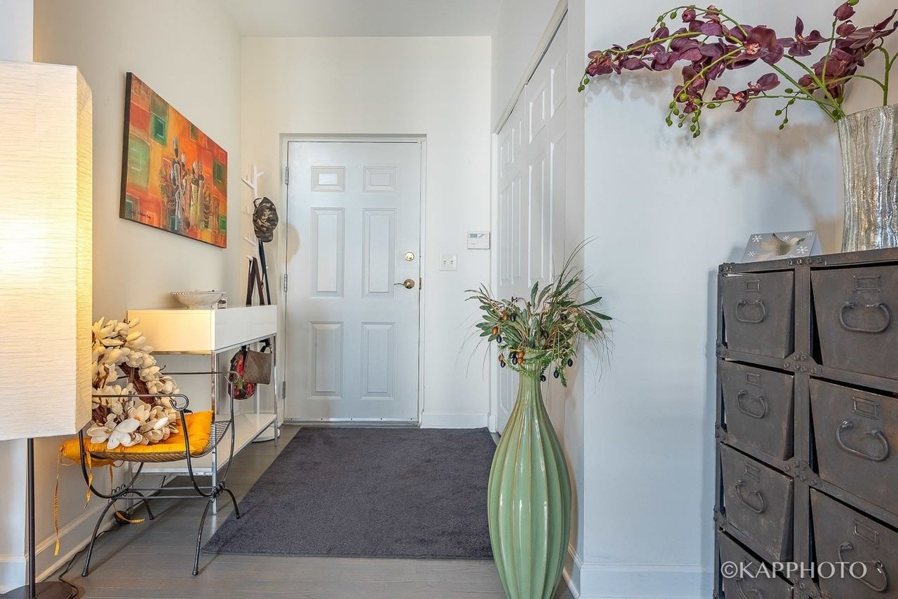 1942 S Prairie Ave Unit 3 #3 - Photo 6 of 10