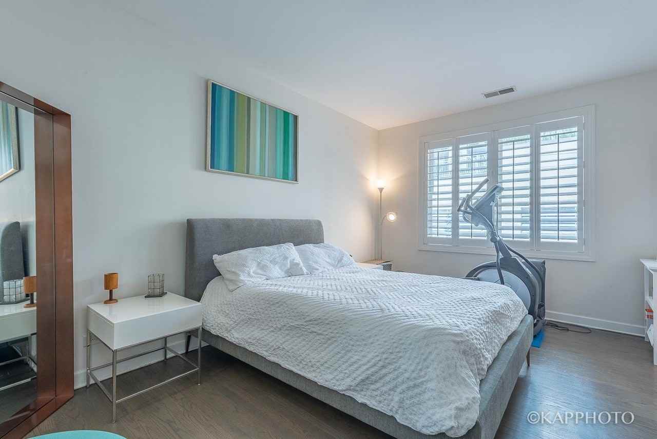 1942 S Prairie Ave Unit 3 #3 - Photo 7 of 10