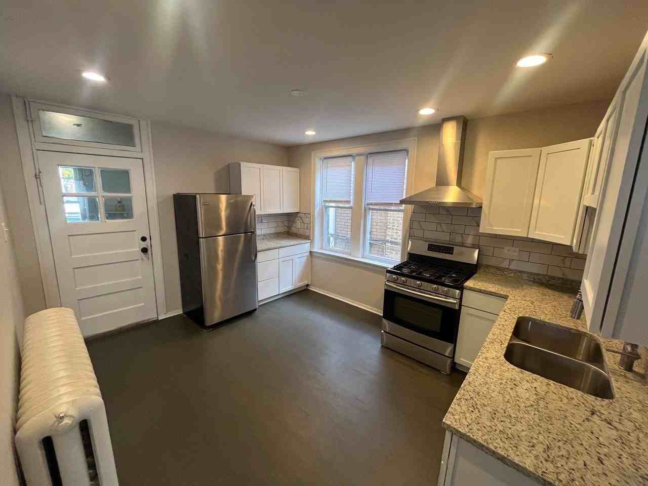 5115 S California Ave Apt 1 #1 - Photo 6 of 13