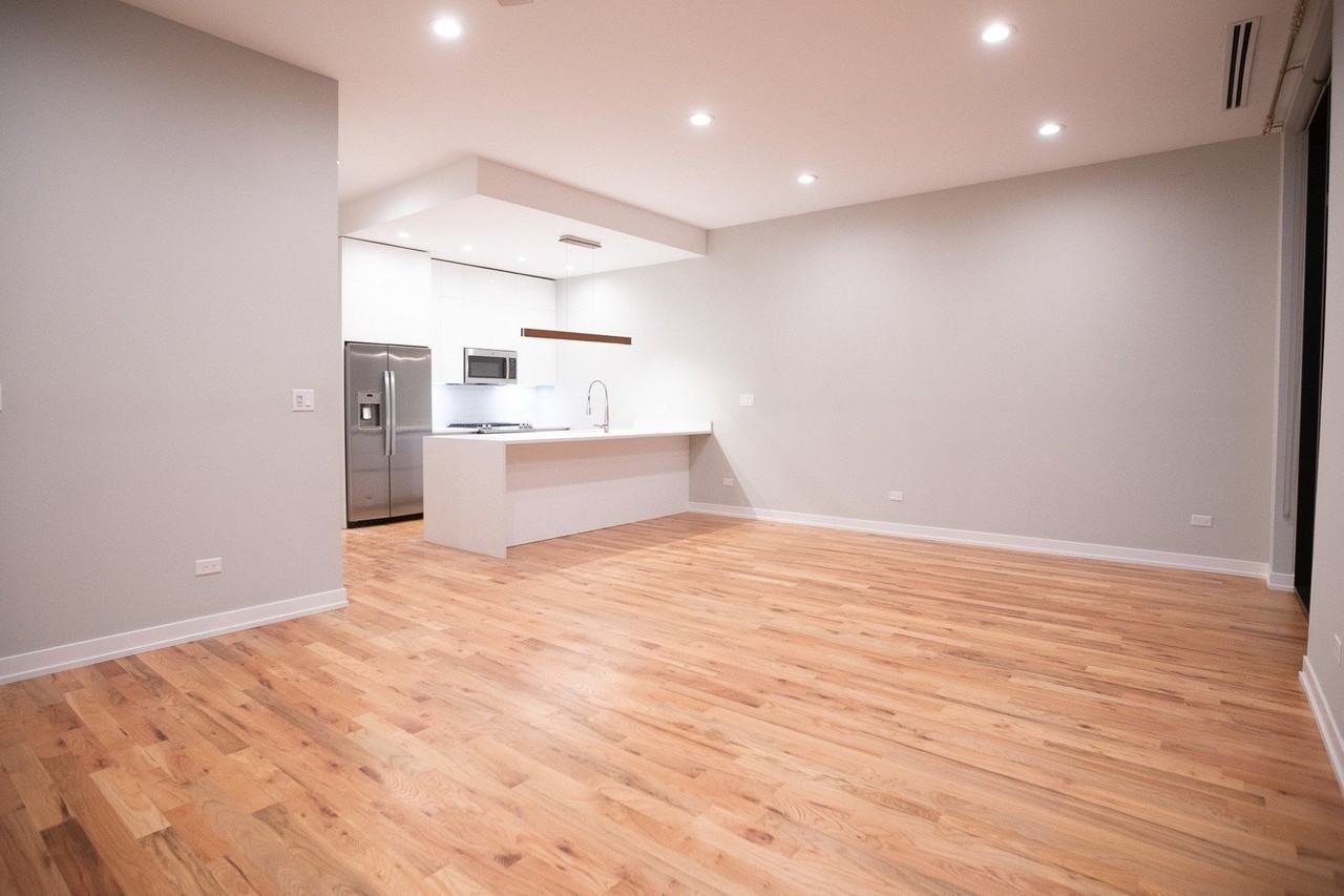 1028 N California Ave Apt 2 #2 - Photo 2 of 13