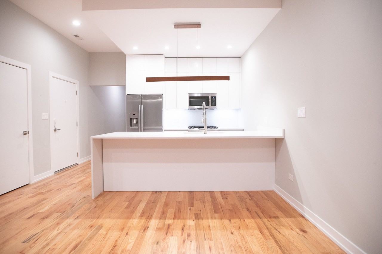 1028 N California Ave Apt 2 #2 - Photo 4 of 13