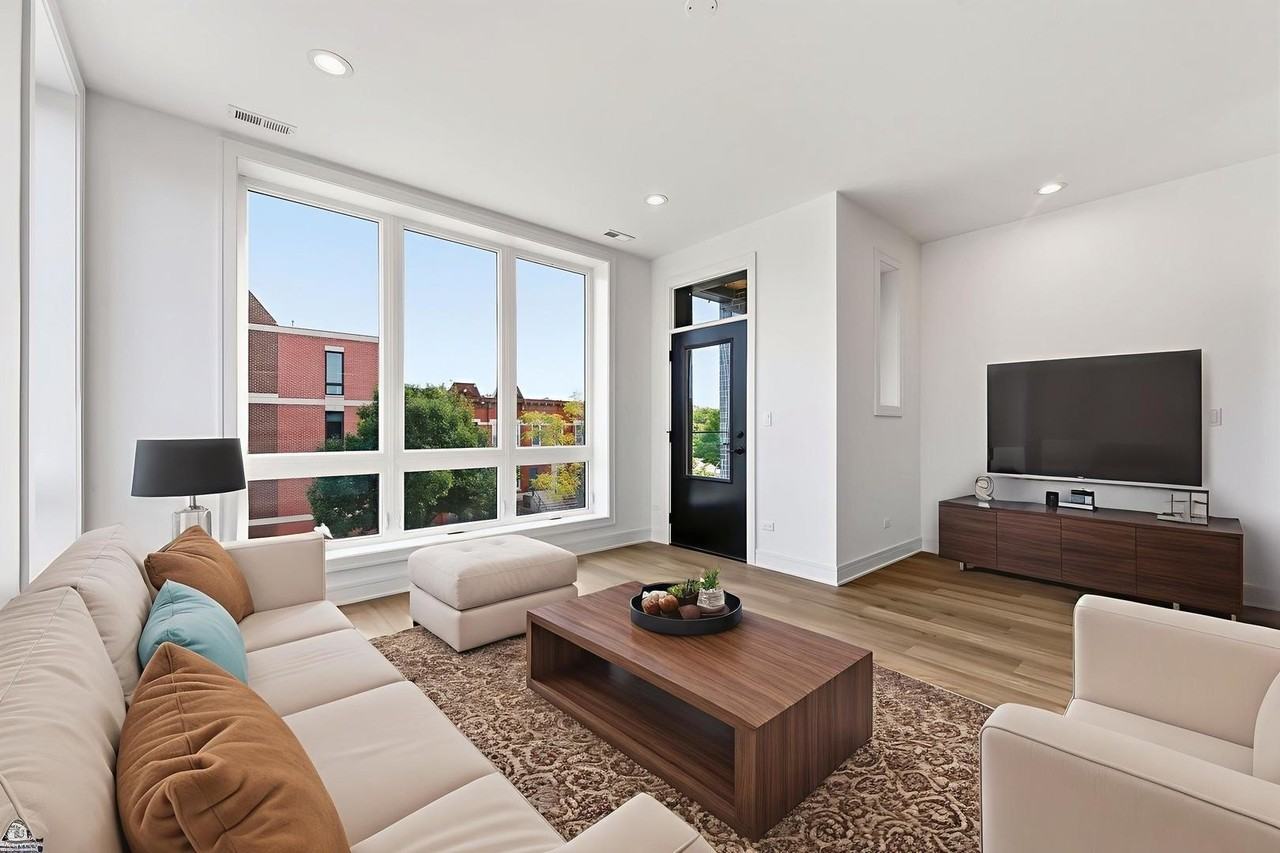 3902 S Lake Park Ave Unit 3 #3 - Photo 4 of 26