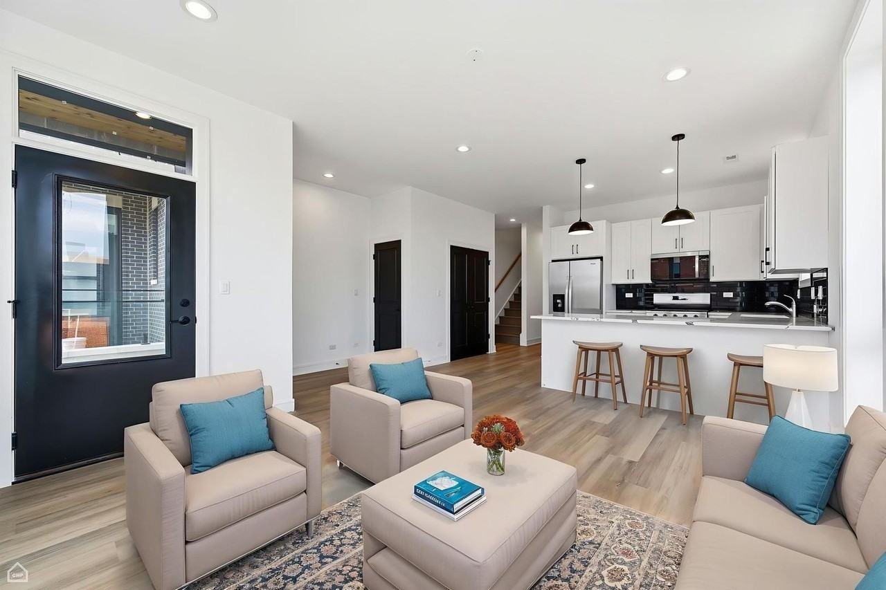 3902 S Lake Park Ave Unit 3 #3 - Photo 6 of 26