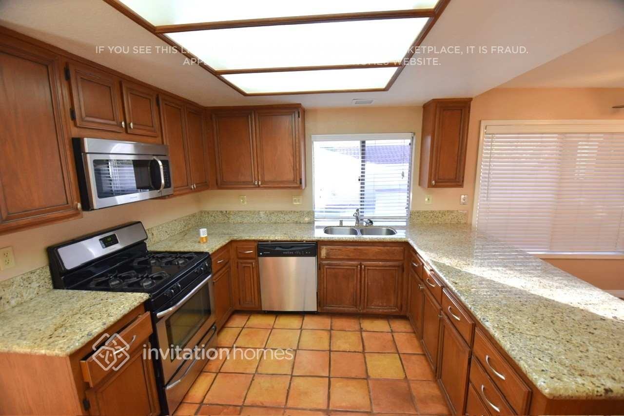 7157 Stanhope Ln - Photo 4 of 11