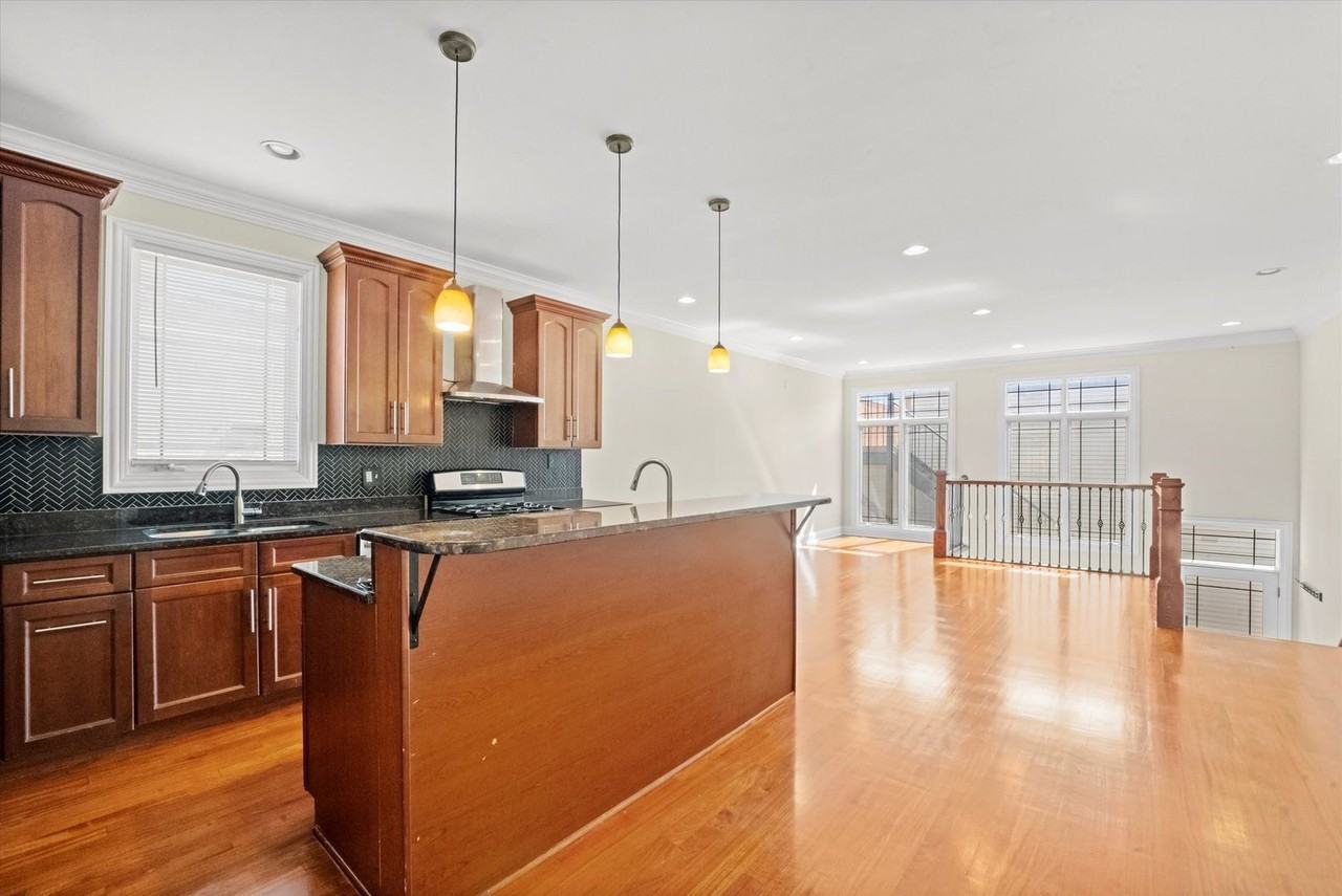 2415 W Palmer St - Photo 4 of 23