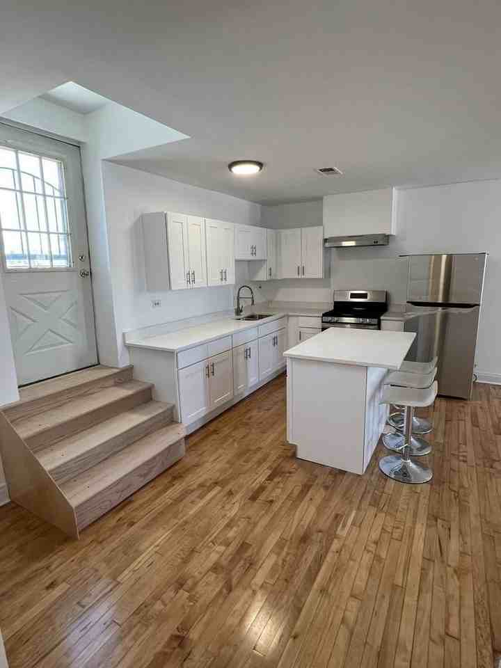 8016 S Halsted St Apt 2n #2N - Photo 3 of 13