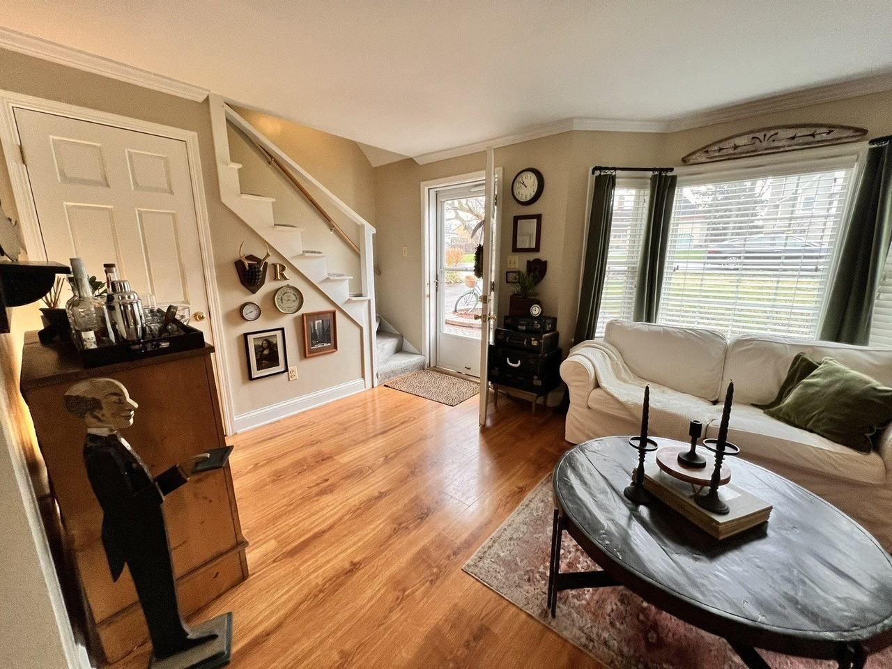 1N261 Stacy Ct - Photo 2 of 19