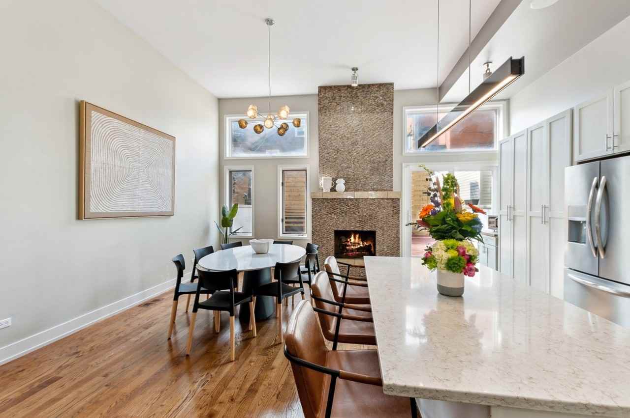 1527 W Pearson St - Photo 5 of 40