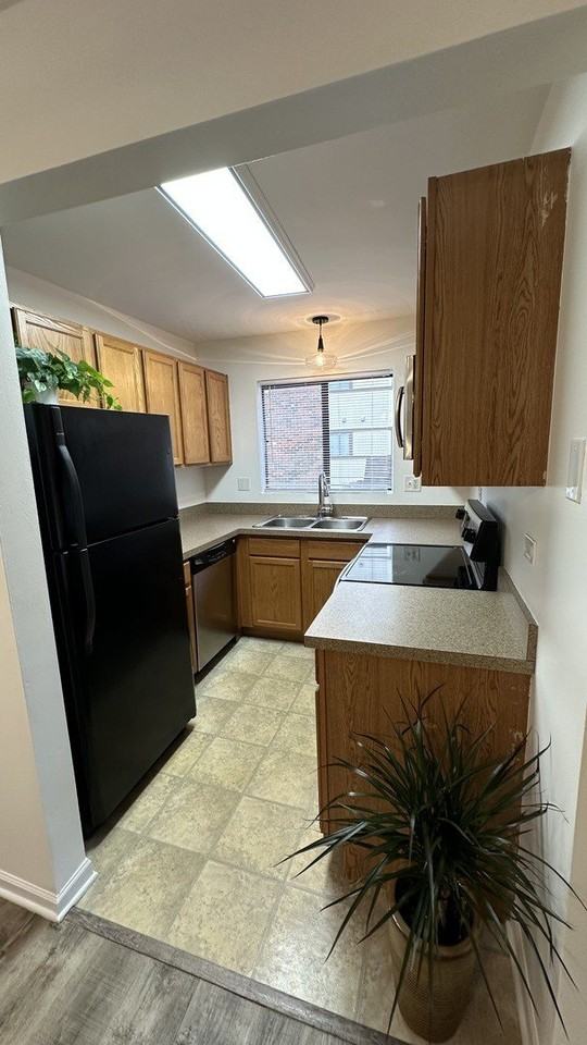 413 Berkshire Dr Apt 22 #22 - Photo 3 of 14