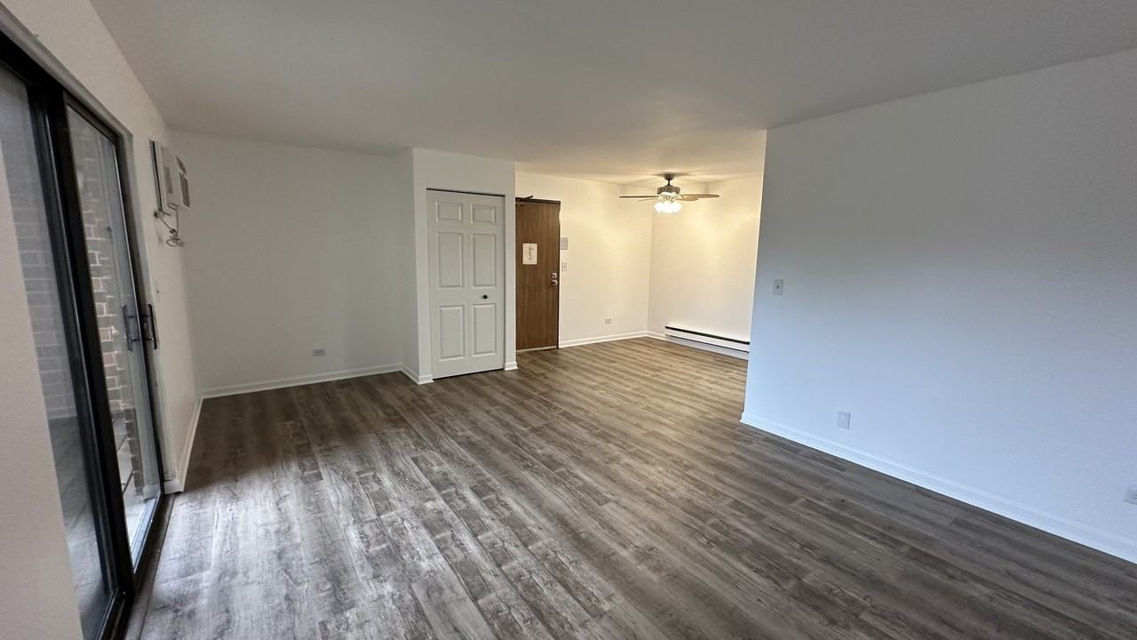 413 Berkshire Dr Apt 22 #22 - Photo 5 of 14