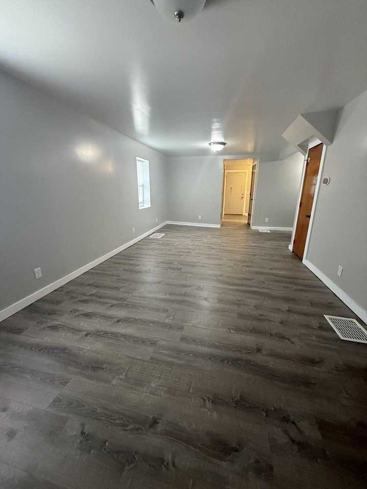 729 Vine St - Photo 5 of 22