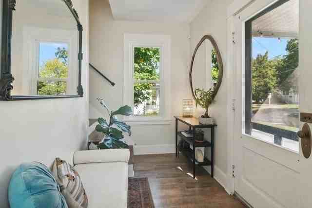 114 Harrison St - Photo 7 of 28