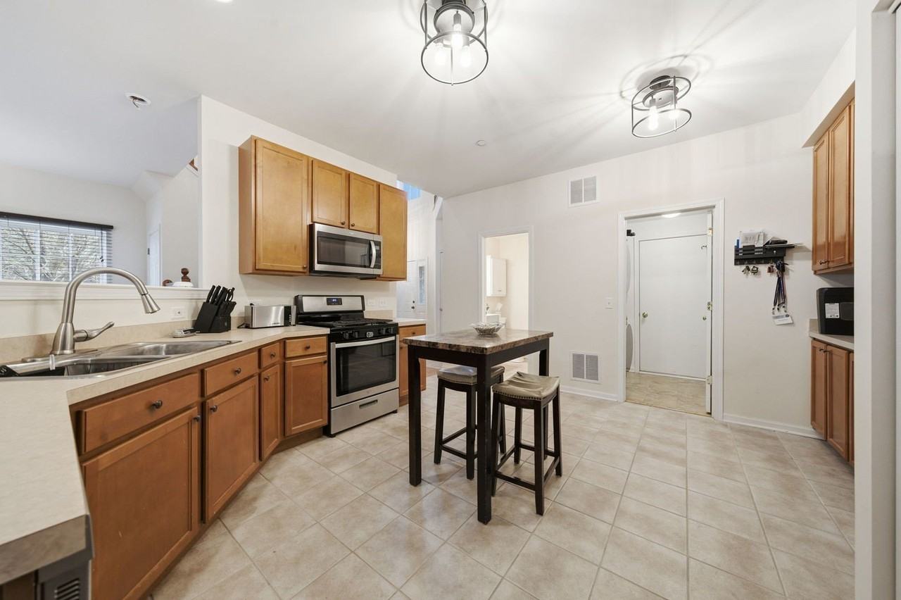 1836 Candlelight Cir Unit 1836 #1836 - Photo 4 of 17