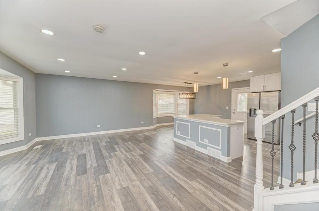 585 Cambridge Way - Photo 4 of 34