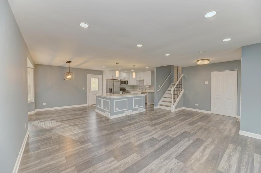 585 Cambridge Way - Photo 5 of 34