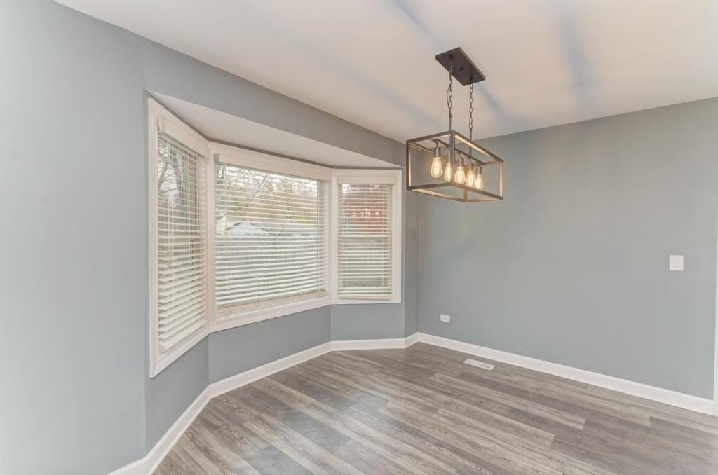 585 Cambridge Way - Photo 7 of 34