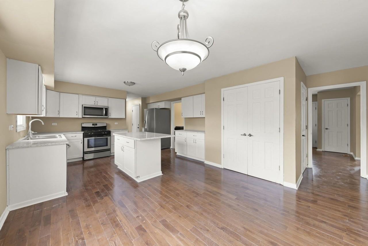 1315 Jane Ave - Photo 2 of 25