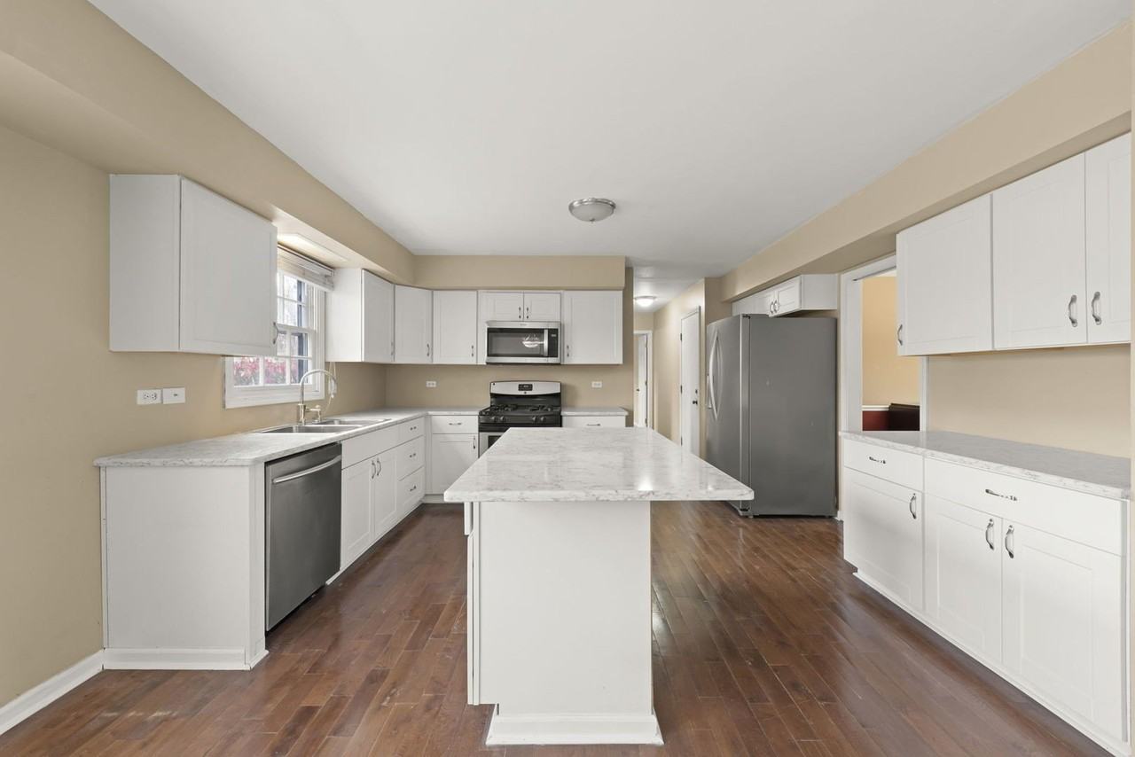 1315 Jane Ave - Photo 4 of 25