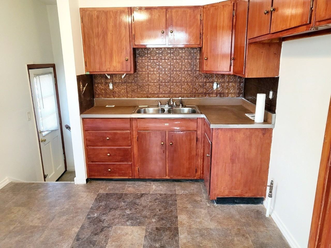 15041 Cottage Grove Ave - Photo 4 of 11