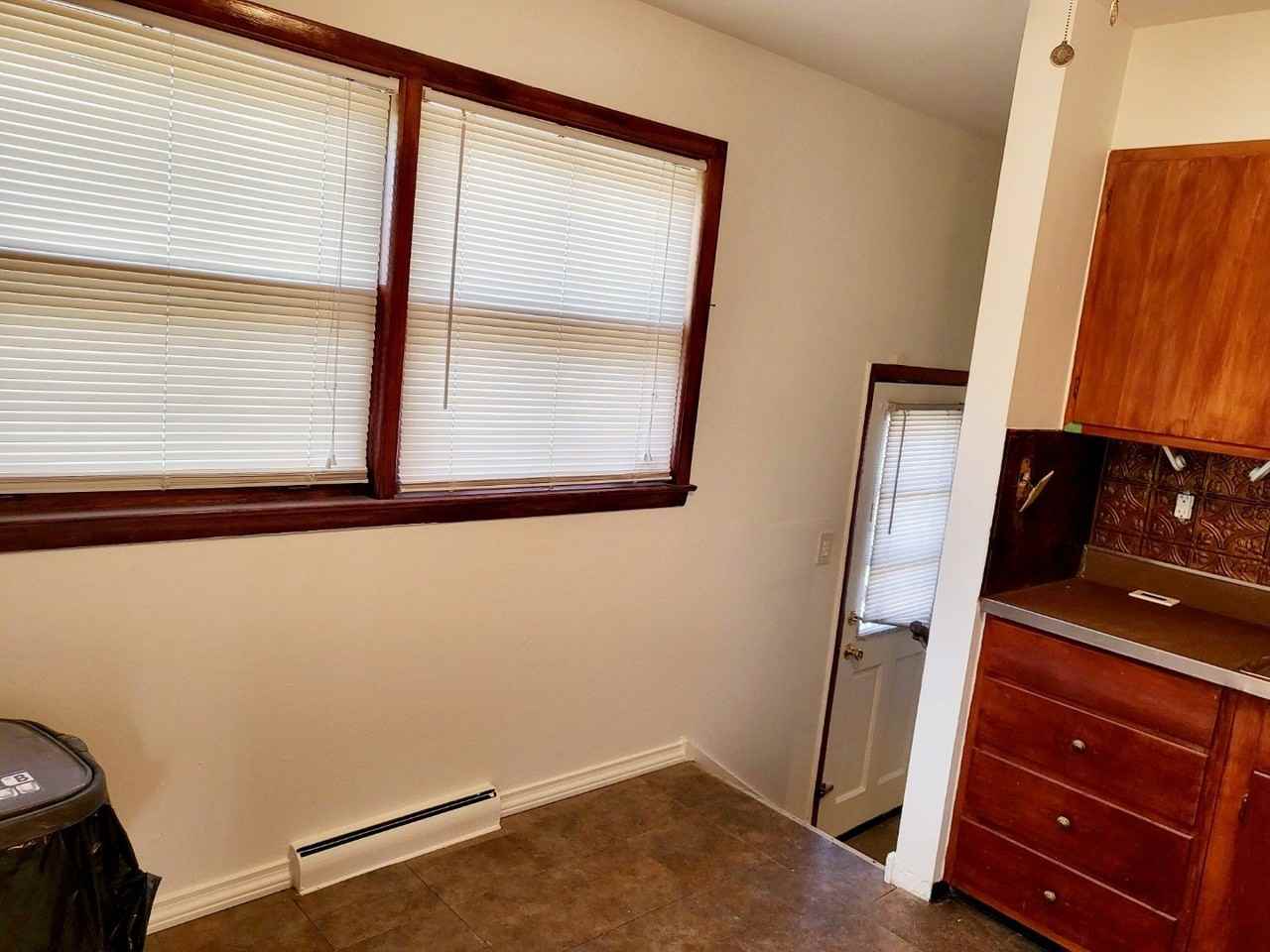 15041 Cottage Grove Ave - Photo 5 of 11