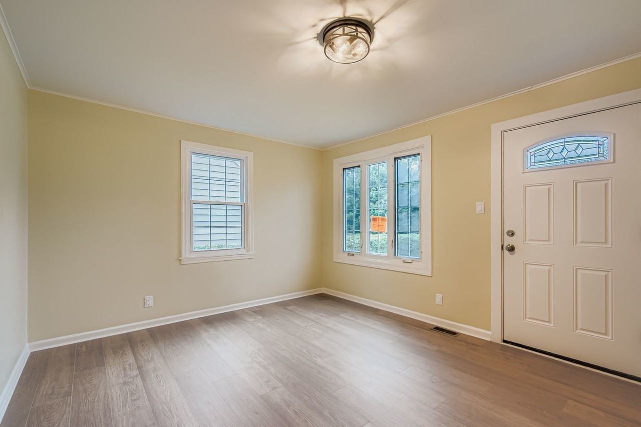 14827 Kenneth Ave - Photo 3 of 22